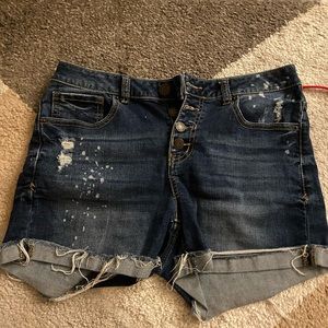 Distressed denim short